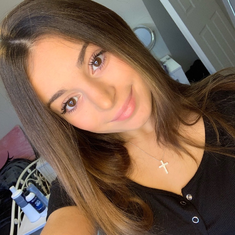 Meet your Posher, Elaina